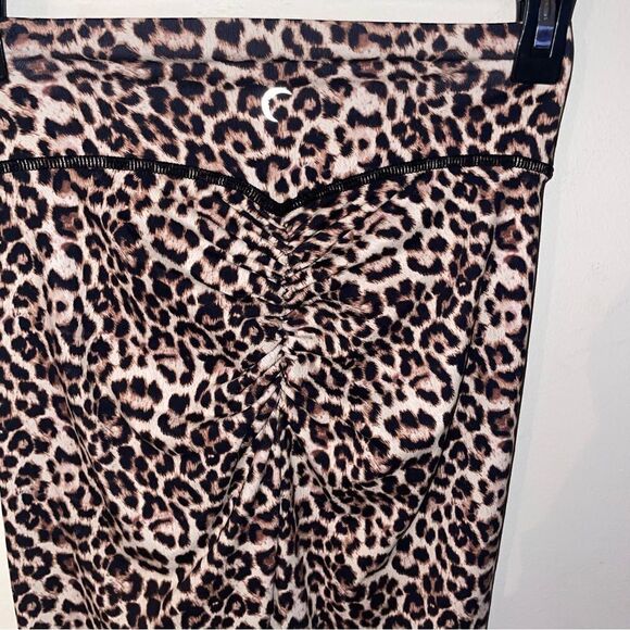 ZYIA Active Wear Leopard Print Scrunch Butt 7/8 legging Size 4 - Picture 4 of 6
